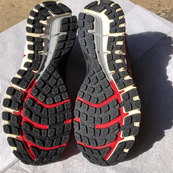 NEW NWOT Rare Brooks Guitar print shoes men’s 11.5 - Picture 3 of 3